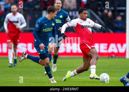 UTRECHT, NIEDERLANDE - 21. JANUAR: Ryan Flamingo (FC Utrecht) und Olivier Boscagli (PSV Eindhoven) während des Eredivisie-Spiels zwischen FC Utrecht und PSV E Stockfoto