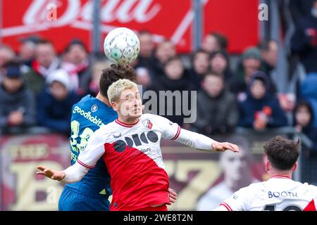 UTRECHT, NIEDERLANDE - 21. JANUAR: Olivier Boscagli (PSV Eindhoven) und Oscar Fraulo (FC Utrecht) während des Eredivisie-Spiels zwischen dem FC Utrecht und dem PSV EI Stockfoto