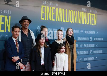 23. Januar 2024, Berlin, Bezirk Charlottenburg, Deutschland: Berlin: Uraufführung von „eine Million Minuten“ im Zoopalast. (Kreditbild: © Simone Kuhlmey/Pacific Press via ZUMA Press Wire) NUR REDAKTIONELLE VERWENDUNG! Nicht für kommerzielle ZWECKE! Stockfoto