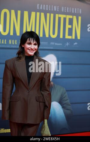 23. Januar 2024, Berlin, Bezirk Charlottenburg, Deutschland: Berlin: Uraufführung von „eine Million Minuten“ im Zoopalast. (Kreditbild: © Simone Kuhlmey/Pacific Press via ZUMA Press Wire) NUR REDAKTIONELLE VERWENDUNG! Nicht für kommerzielle ZWECKE! Stockfoto