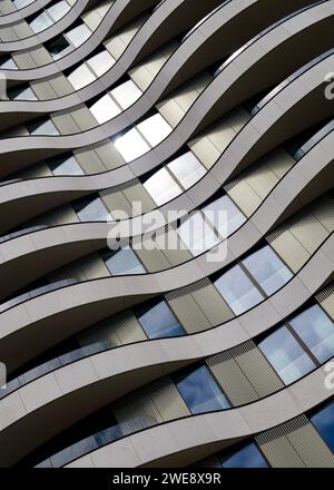 Riverwalk Apartments an der Themse an der Vauxhall Bridge im Zentrum von London. Stockfoto