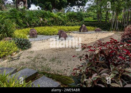 Der Friedhof wurde 1891 gegründet und ist heute ein Gedenkpark mit Gräbern japanischer Expats und Soldaten des Zweiten Weltkriegs. Stockfoto