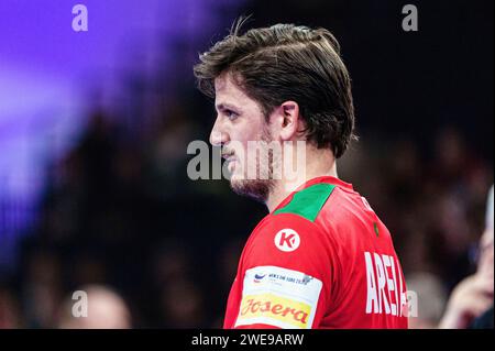 Hamburg, Deutschland. Januar 2024. Antonio Areia (Portugal, #25) GER, Niederlande vs. Portugal, Handball, Maenner, EHF Euro 2024, Hauptrunde 2, Spieltag 4, 23.01.2024 Foto: Eibner-Pressefoto/Marcel von Fehrn Credit: dpa/Alamy Live News Stockfoto