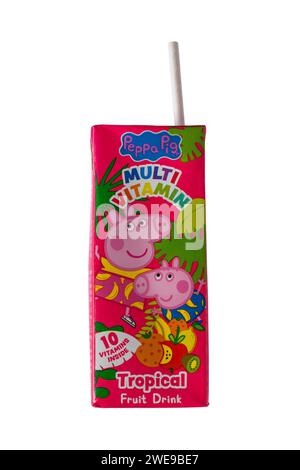 Karton mit Peppa Pig Multi Vitamin Tropical Fruit Drink mit Stroh isoliert auf weißem Hintergrund Stockfoto