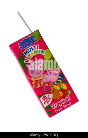 Karton mit Peppa Pig Multi Vitamin Tropical Fruit Drink mit Stroh isoliert auf weißem Hintergrund Stockfoto