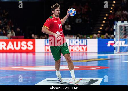 Hamburg, Deutschland. Januar 2024. Antonio Areia (Portugal, #25) GER, Niederlande vs. Portugal, Handball, Maenner, EHF Euro 2024, Hauptrunde 2, Spieltag 4, 23.01.2024 Foto: Eibner-Pressefoto/Marcel von Fehrn Credit: dpa/Alamy Live News Stockfoto