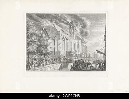 Brand in der Kapelkerk in Alkmaar, 1760, Simon Fokke, nach Albert Janszoon van Panders, 1760 Print Brand in der Kapelkerk in Alkmaar, 21. August 1760. Der Brand wird durch Sprühfeuer mit Wasser aus der späten Zeit bekämpft. Nordholland Papierätzung / Gravur Feuerwehrkapelle Kirche Stockfoto