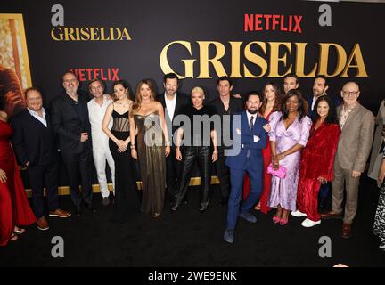 Miami, Vereinigte Staaten Von Amerika. Januar 2024. MIAMI, FLORIDA - 23. JANUAR: Die Besetzung von Griselda nimmt am 23. Januar 2024 an Netflix’s Griselda US Premiere in Miami Teil. (Foto: Alberto E. Tamargo/SIPA USA) Credit: SIPA USA/Alamy Live News Stockfoto