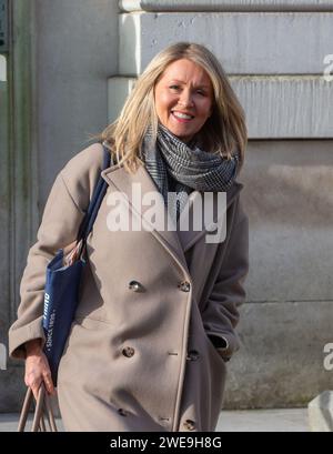 London, England, Großbritannien. Januar 2024. Minister ohne Portfolio im Kabinettsbüro ESTHER MCVEY wird vor dem Kabinettsbüro gesehen. (Kreditbild: © Tayfun Salci/ZUMA Press Wire) NUR REDAKTIONELLE VERWENDUNG! Nicht für kommerzielle ZWECKE! Stockfoto