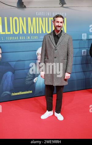 23.01.2024, Berlin, Daniel Boschmann besucht am 23. Januar 2024 die Weltpremiere „EINE Million MINUTEN“ im Zoo Palast in Berlin. Regie: Christopher Doll Stockfoto