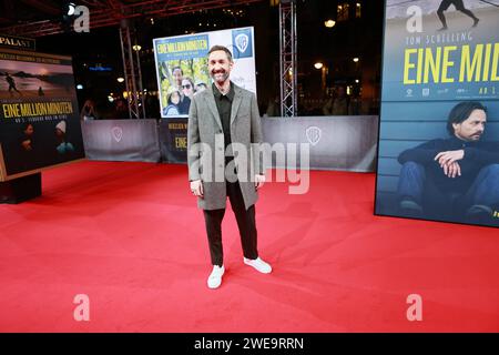 23.01.2024, Berlin, Daniel Boschmann besucht am 23. Januar 2024 die Weltpremiere „EINE Million MINUTEN“ im Zoo Palast in Berlin. Regie: Christopher Doll Stockfoto