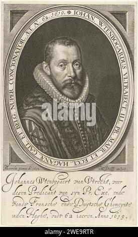 Johannes Wtenbogaert, Willem Jacobsz Delff, nach Paulus Moreelse, 1619 Druck Porträt des Pfarrers Johannes Wtenbogaert im Alter von 62 Jahren, Bruststück mit Mühlenkragen und Kleid, im ovalen Rahmen mit lateinischer Inschrift. Vier Zeilen lateinischer Inschrift am Ende. Delfter Papiergravur Funktionäre und Würdenträger (mit NAMEN)  evangelische Bischofskirchen Stockfoto