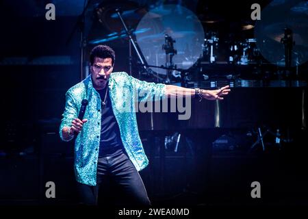 Der globale Superstar Lionel Richie kehrte triumphierend zurück und startete die Eden Sessions. Eine spektakuläre Vorstellung machte dies zu einer der besten Perfo Stockfoto