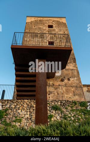 Almudaina Turm, erbaut in mittelalterlichen islamischen Zeiten, Dorf Almudaina, Alicante, Costa Blanca, Spanien – Stockfoto Stockfoto