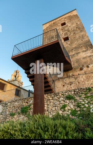 Almudaina Turm, erbaut in mittelalterlichen islamischen Zeiten, Dorf Almudaina, Alicante, Costa Blanca, Spanien – Stockfoto Stockfoto