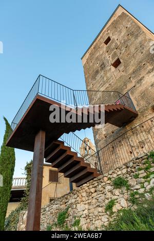 Almudaina Turm, erbaut in mittelalterlichen islamischen Zeiten, Dorf Almudaina, Alicante, Costa Blanca, Spanien – Stockfoto Stockfoto