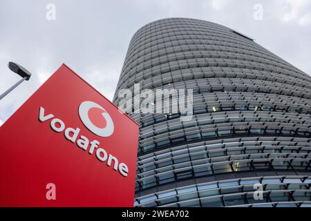 Düsseldorf, Deutschland. Januar 2024. Ansicht des Hauptsitzes des Mobilfunkanbieters Vodafone, des Vodafone Campus. Quelle: Rolf Vennenbernd/dpa/Alamy Live News Stockfoto