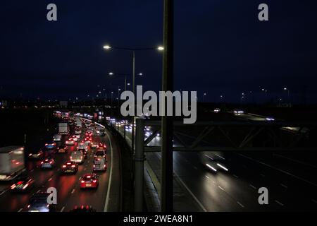 Stau auf der Autobahn M1 in Richtung Norden nach Dunstable Stockfoto