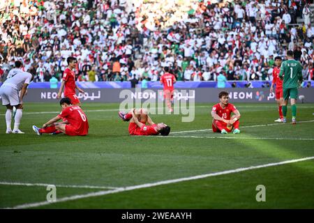 Doha. Januar 2024. Spieler aus Vietnam reagieren, nachdem sie beim Spiel der Gruppe D zwischen dem Irak und Vietnam beim AFC Asiencup Qatar 2023 im Jassim bin Hamad Stadium in Doha, Katar, am 24. Januar 2024 ein Ergebnis verloren haben. Quelle: Sun Fanyue/Xinhua/Alamy Live News Stockfoto