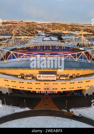 Bolton Wanderers Football Club, Tough Sheet Community Stadium Luftbild nach Schneefall. Januar 2024 Stockfoto