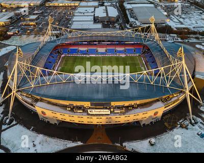 Bolton Wanderers Football Club, Tough Sheet Community Stadium Luftbild nach Schneefall. Januar 2024 Stockfoto