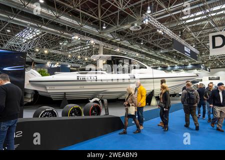 Motorboote, auf der BOOT 2024, größte Yacht- und Wassersportmesse der Welt in Düsseldorf, NRW, Deutschland BOOT Messe *** Motorboote, auf der BOOT 2024, der weltgrößten Yacht- und Wassersportmesse in Düsseldorf, NRW, Deutschland BOOT Messe Stockfoto