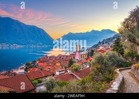 Sala Comacina, Como, Italien Stadtblick auf den Comer See in der Abenddämmerung. Stockfoto