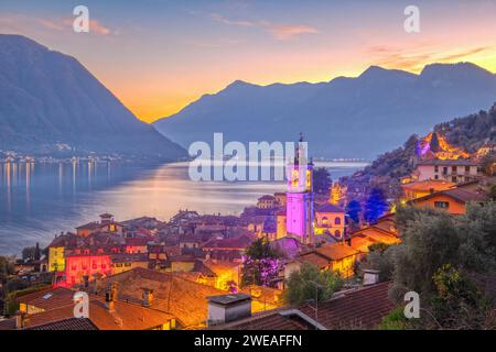 Sala Comacina, Como, Italien Stadtblick auf den Comer See in der Abenddämmerung. Stockfoto