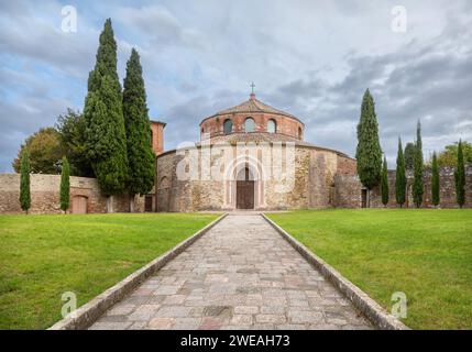 Perugia, Italien. Blick auf die Kirche Chiesa di San Michele Arcangelo aus dem 5. Jahrhundert, bekannt für ihre kreisförmige Form Stockfoto