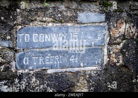 Zeichen, die Richtung zu Conway und Trefriw in Betws-Y-Coed, Snowdonia, North Wales, UK Stockfoto