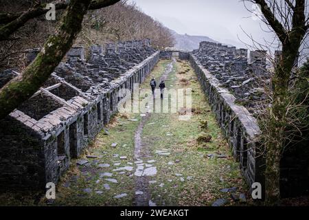 Anglesey Barracks ehemalige Unterkunft der Steinbrucharbeiter im Dinorwic Slate Quarry, Dinorwig, Snowdonia, Nordwales, Vereinigtes Königreich. Stockfoto