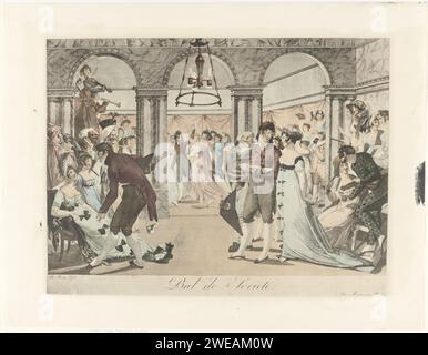 Gesellschaftsball, anonym, nach Jean Francois Bosio, ca. 1804 Tanzkompanie in einem Gesellschaftsgebäude. Hinten links befindet sich das Orchester auf einer Höhe. Im Vordergrund wird eine Frau zum Tanzen aufgefordert. Das Publikum ist um 1800 modisch gekleidet. Einige in Travestin, mit Masken. Pariser Papiergravur von Modetafeln. Tanzen. Maskerade, maskierter Ball. Einladung zum Tanz. Kopf nach vorne gebogen; Verbeugung. Ball, formeller Tanz. Kleid, Kleid: Ballkleid (+ Damenkleidung). Kombinationen von Kleidungsstücken (ANZUG) (+ Herrenkleidung). Partykleidung, festliche Kleidung. Kopfbedeckung: Bicorne, Bicorn (+ Herren) Stockfoto