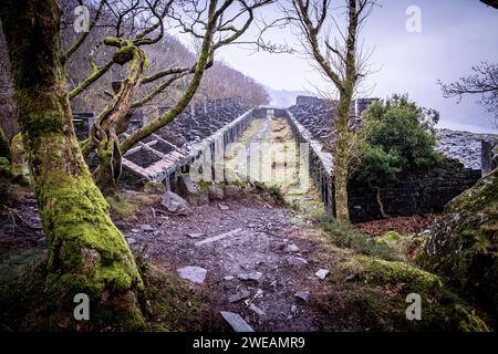 Anglesey Barracks ehemalige Unterkunft der Steinbrucharbeiter im Dinorwic Slate Quarry, Dinorwig, Snowdonia, Nordwales, Vereinigtes Königreich. Stockfoto