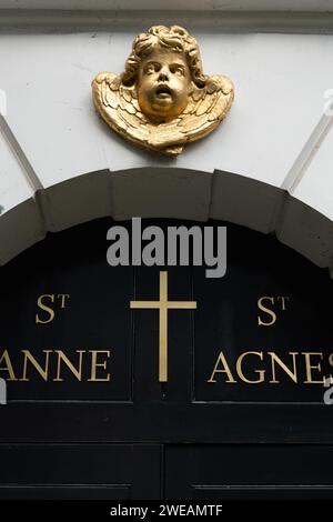 St Anne and St Agnes ist eine Kirche in der Gresham Street in London, nahe der Barbican Stockfoto