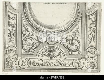 Hälfte der rechteckigen Decke, Nicolas Pierre Loir, 1634 - 1716 Druck in der Mitte eine leere Runde umgeben von kleinen Tafeln mit Blattreben und Porträtmedaillons. Aus der zweiten Ausgabe. Druckerei: Frankreich (evtl.) nach eigenem Entwurf von: Frankreich (evtl.) Verlag: Paris Papierätzung Stockfoto