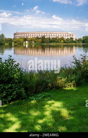 Die Kongresshalle am Dutzendteich in Nürnberg, ein riesiges Gebäude, das als Kongresszentrum der NSDAP dienen sollte. Stockfoto