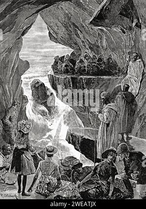 Die Höhlen von Herkules in der Nähe von Tanger wurden während der britischen Mission in Marokko in den Illustrated London News vom 8. Oktober 1887 vorgestellt Stockfoto