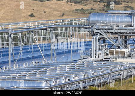 Thermodynamisches Solarkraftwerk vom Fresnel-Typ in llo, Frankreich Stockfoto