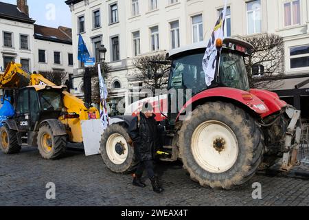 Brüssel, Belgien Januar 2024. Französische und belgische Landwirte protestieren am 24. Januar 2024 vor dem Europäischen Parlament in Brüssel, Belgien. Quelle: ALEXANDROS MICHAILIDIS/Alamy Live News Stockfoto