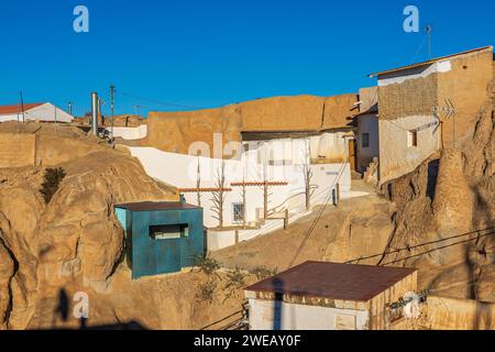 In den Felsen gehauene Häuser in Bacor (Spanien) Stockfoto