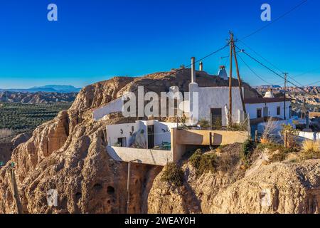 In den Felsen gehauene Häuser in Bacor (Spanien) Stockfoto