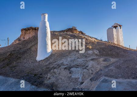 In den Felsen gehauene Häuser in Bacor (Spanien) Stockfoto