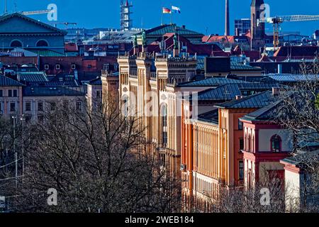 Blick in die Maximilianstraße. München mit der Regierung von Oberbayern . München Bayern Deutschland *** Ansicht der Maximilianstraße München mit der Regierung von Oberbayern München Bayern Deutschland Copyright: XRolfxPossx Stockfoto