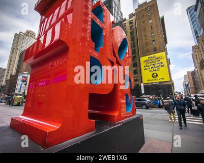 Robert Indianas Skulptur „Hope“ mit einer Werbung für das schwedische Mullvad VPN und Internet-Browser, am Sonntag, den 14. Januar 2024 in Midtown Manhattan. (© Richard B. Levine) Stockfoto