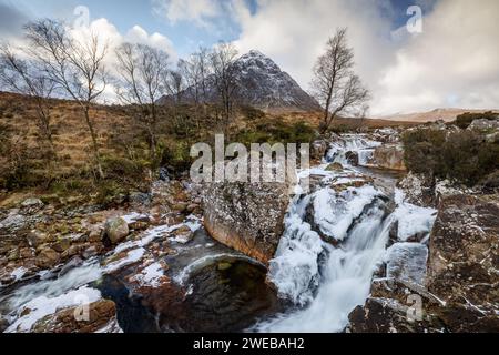 Der Wasserfall bei Buachaille Etive Mor Stockfoto