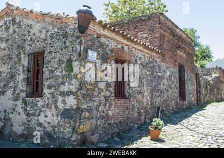 Berühmte Straße in der Stadt Colonia del sacramento genannt Calle d los Solis (Straße solis) Stockfoto