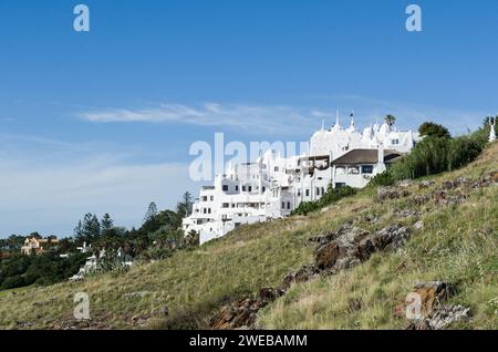 Blick vom berühmten Casapueblo, den weiß getünchten Zement- und Stuckgebäuden in der Nähe der Stadt Punta Del Este. Dies ist ein Hotel und eine Galerie Kunst wo Stockfoto