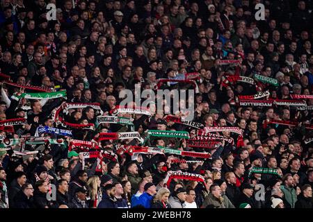 Rotterdam, Niederlande. Januar 2024. ROTTERDAM, NIEDERLANDE - 24. JANUAR: Fans und Fans von Feyenoord beim TOTO KNVB Cup Spiel zwischen Feyenoord und PSV im Stadion Feyenoord am 24. Januar 2024 in Rotterdam, Niederlande. (Foto von Joris Verwijst/Orange Pictures) Credit: Orange Pics BV/Alamy Live News Stockfoto