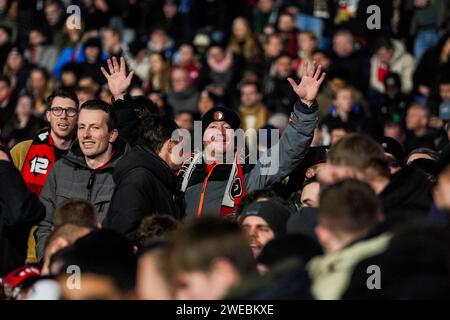 Rotterdam, Niederlande. Januar 2024. Rotterdam - Feyenoord-Unterstützer während des Spiels zwischen Feyenoord und PSV im Stadion Feijenoord de Kuip am 24. Januar 2024 in Rotterdam, Niederlande. Credit: Box to Box Pictures/Alamy Live News Stockfoto