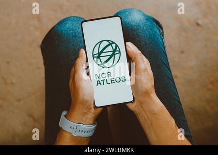 Brasilien. Januar 2024. In dieser Abbildung wird das NCR Atleos Logo auf einem Smartphone-Bildschirm angezeigt. (Credit Image: © Rafael Henrique/SOPA Images via ZUMA Press Wire) NUR REDAKTIONELLE VERWENDUNG! Nicht für kommerzielle ZWECKE! Stockfoto
